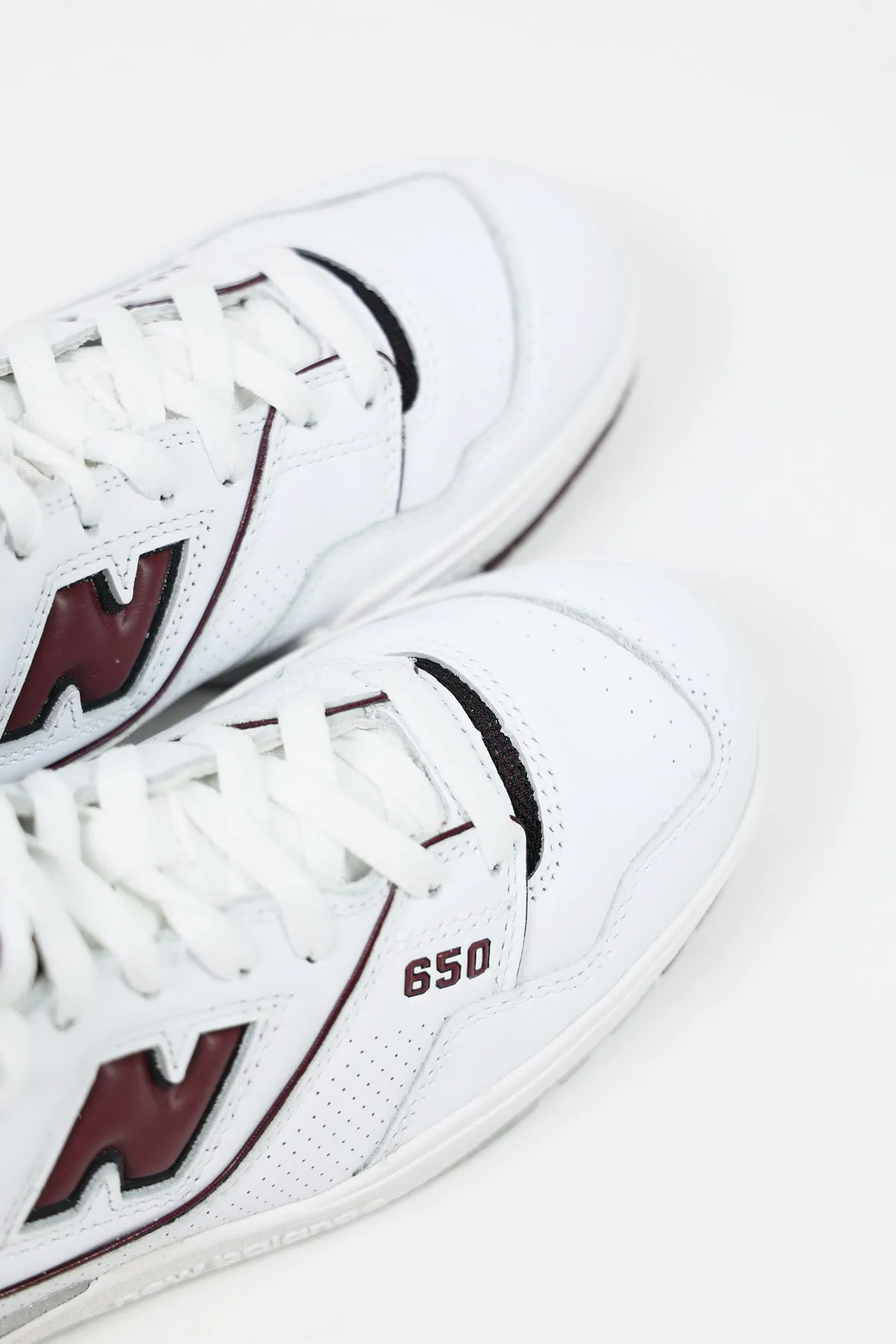 650 - White/Burgundy