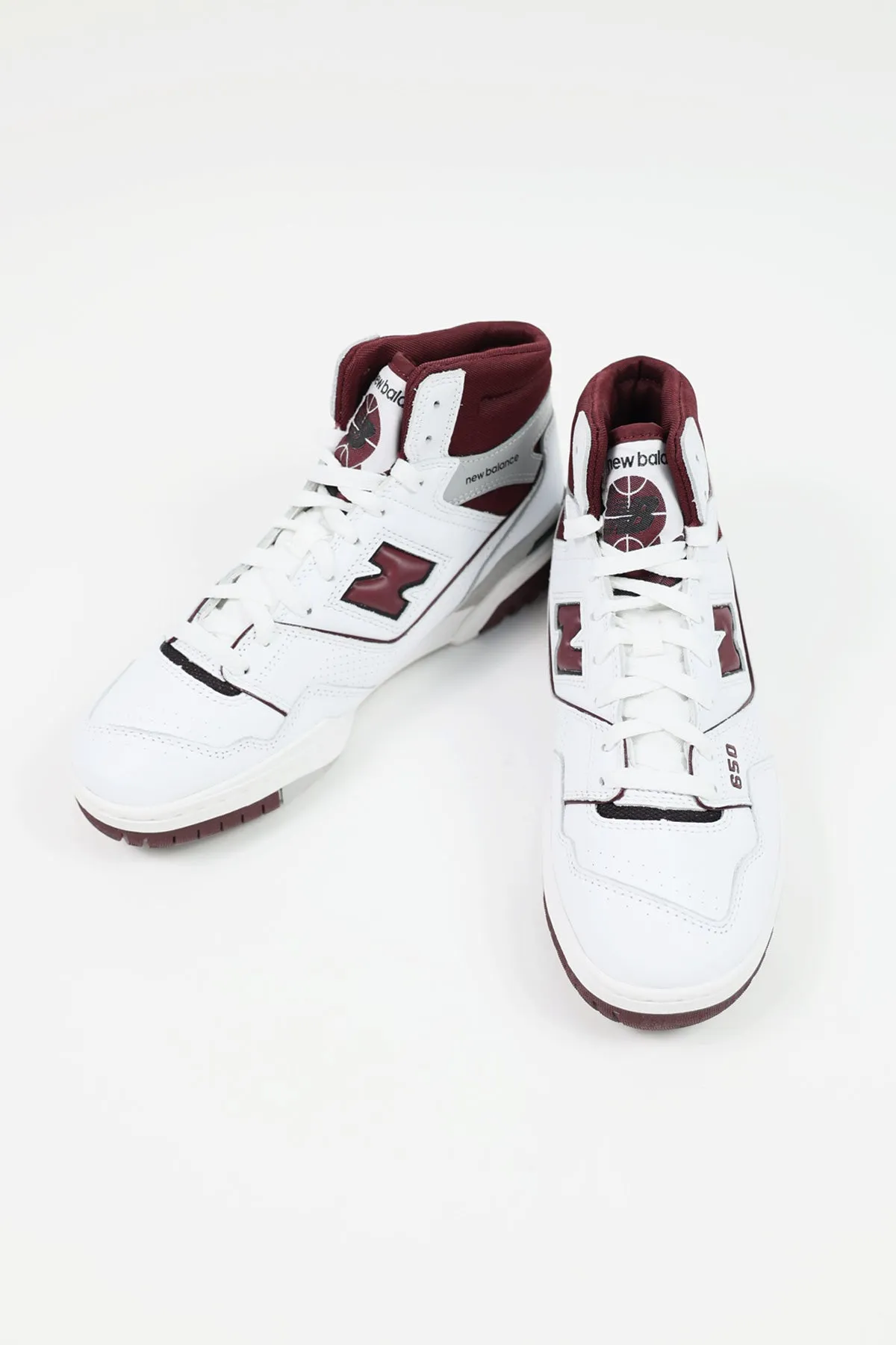 650 - White/Burgundy