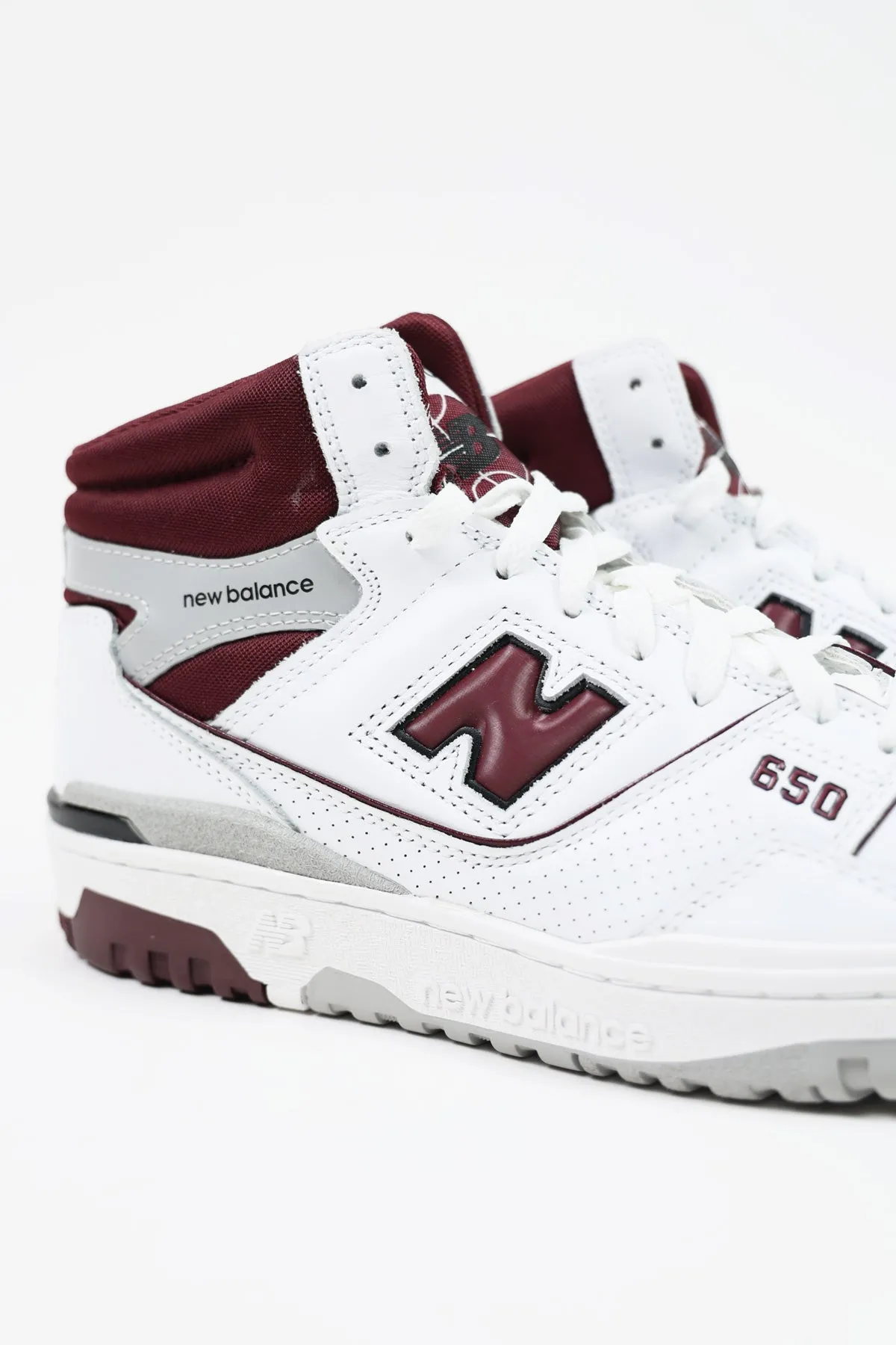 650 - White/Burgundy