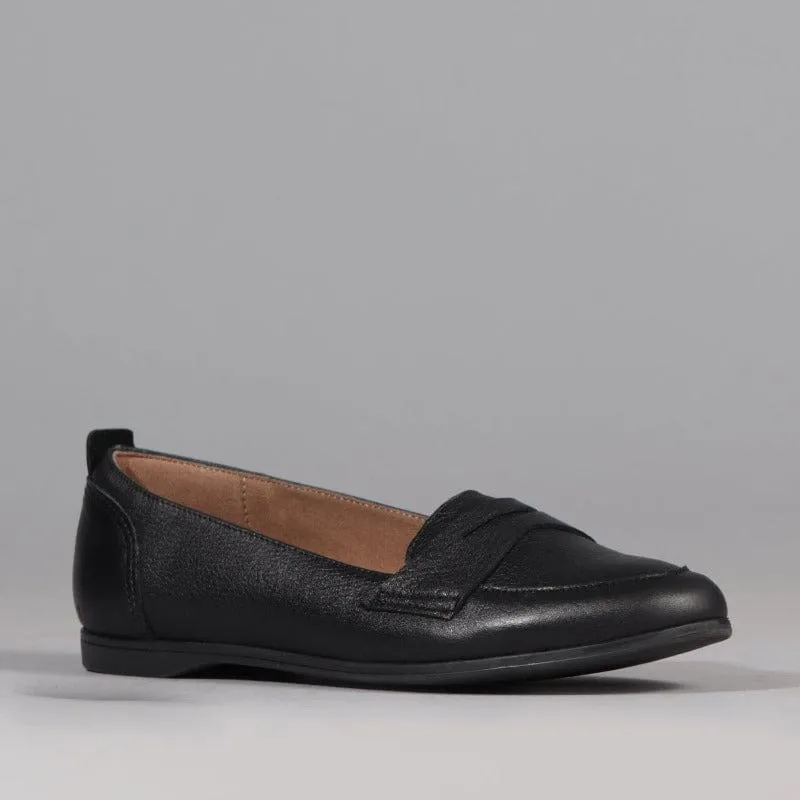 Flat Loafer in Black - 12644