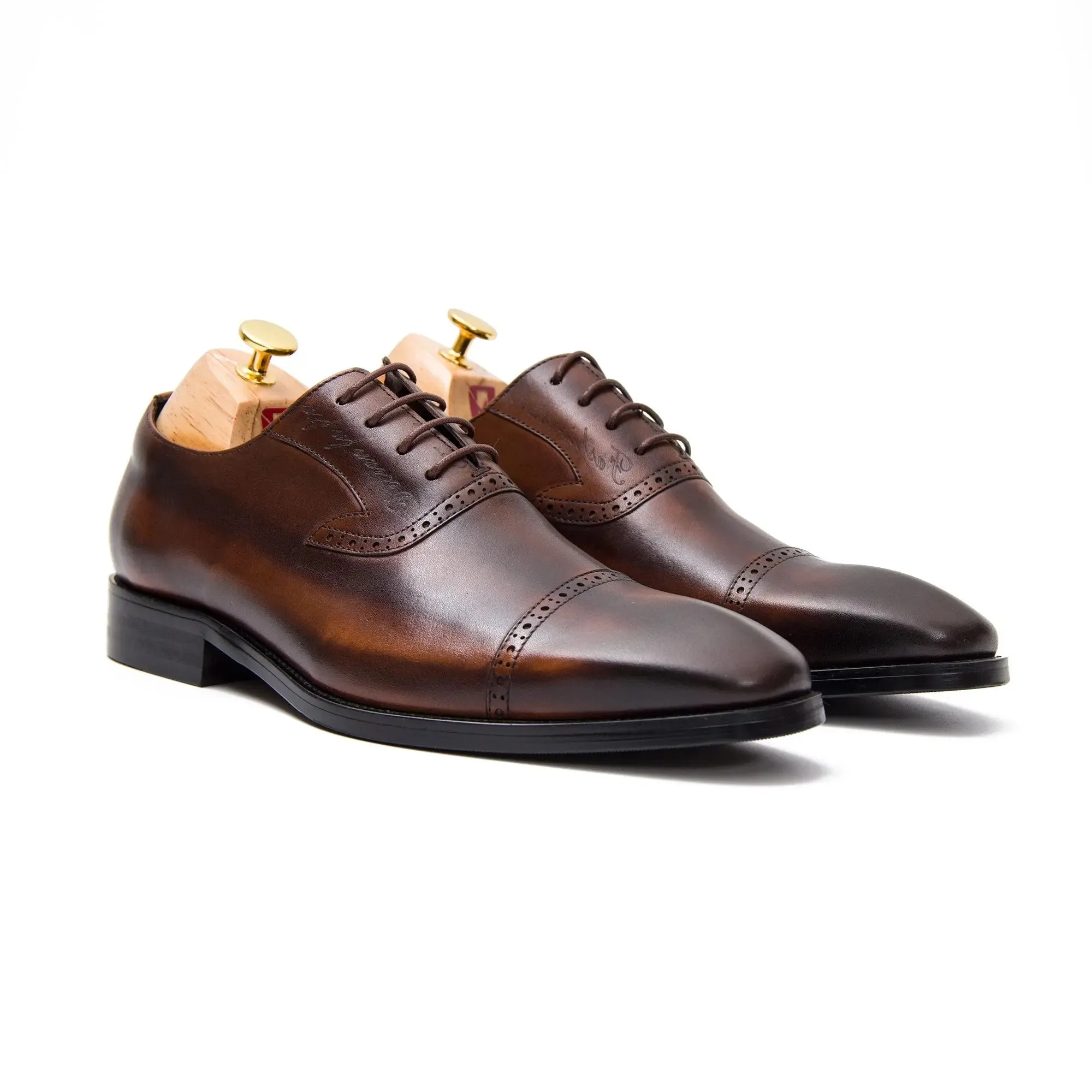 Men's brown Oxford dress shoes