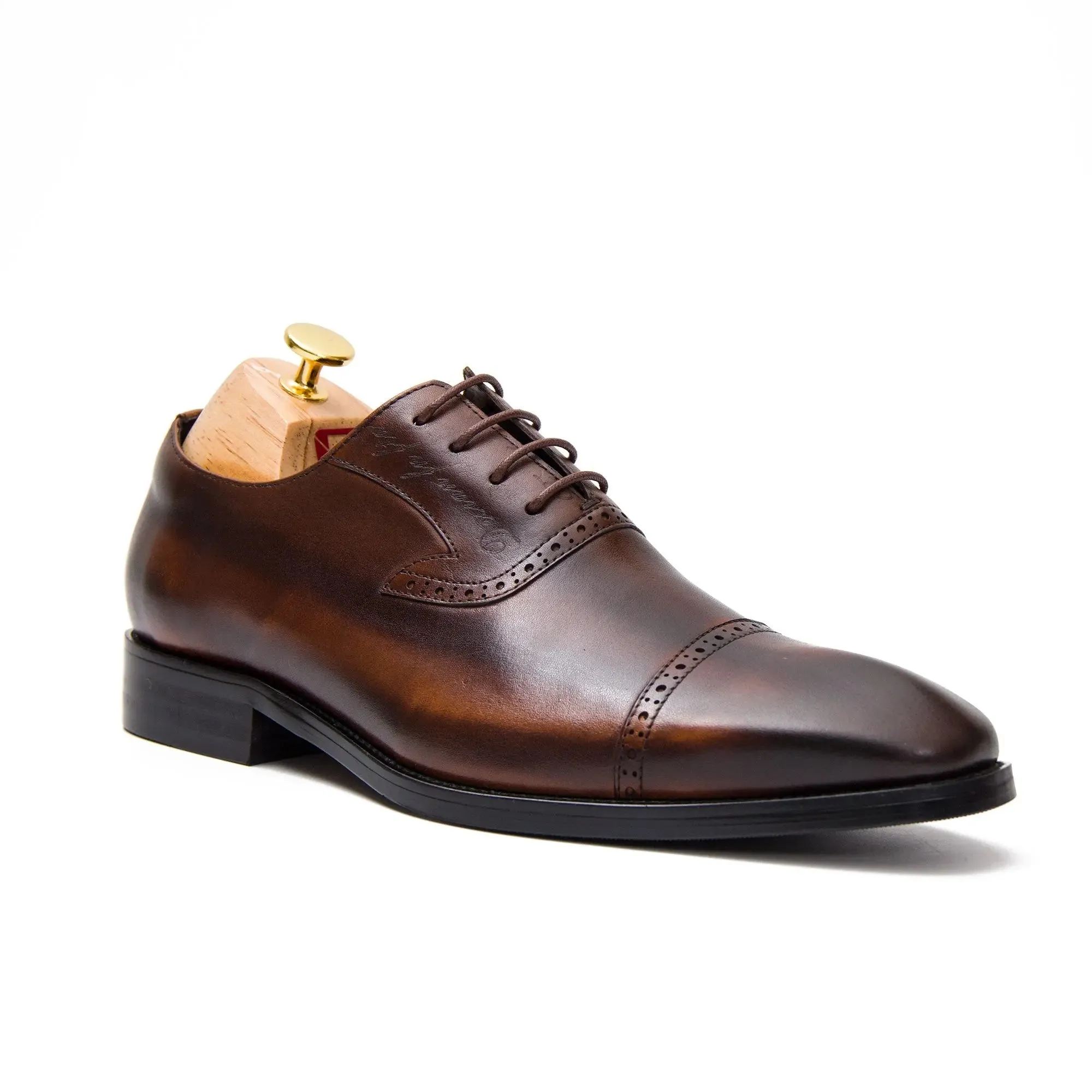 Men's brown Oxford dress shoes